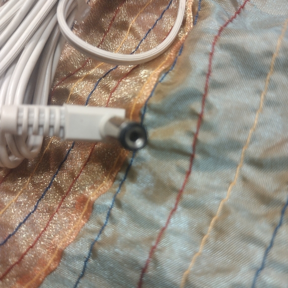 Radio Shack AC adapter Part # AD-313. ( OUTPUT 9v ) - Picture 4 of 5